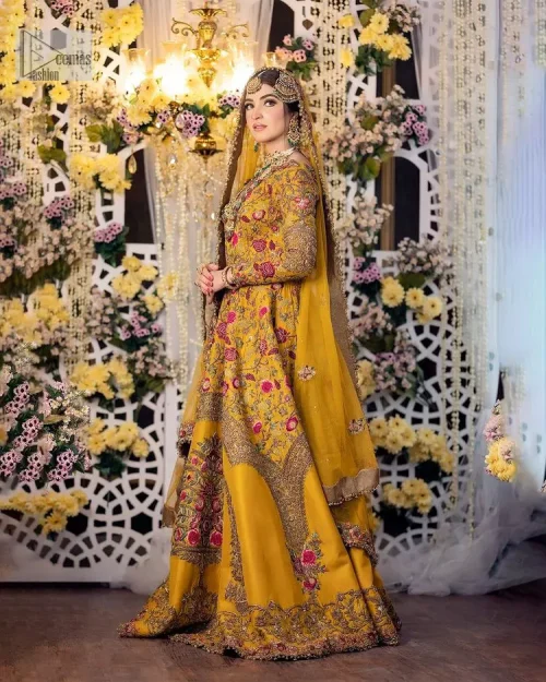 Take your style quotient up a few notches in this exquisite mehndi outfit! ]The maxi in mustard colour is a
