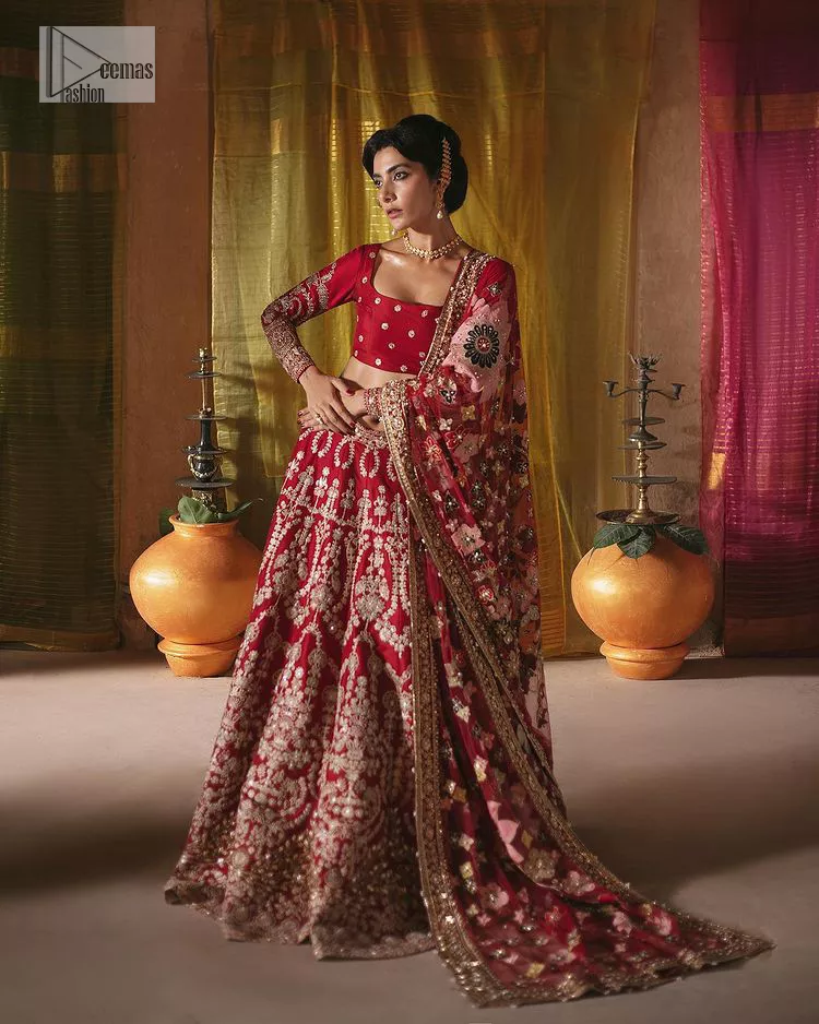 golden bridal dress with red dupatta Red Bridal Veil with Gold Embroidery