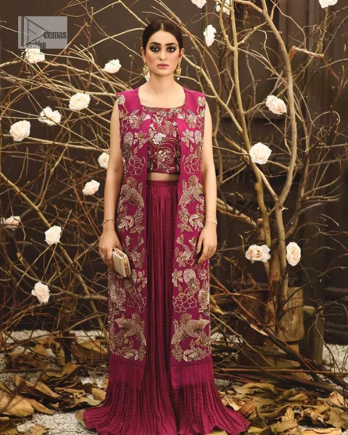 Sumptuously burgundy! This alluring outfit is surely any girl’s dream. DeemasFashion presents the three-piece outfit to make your event super