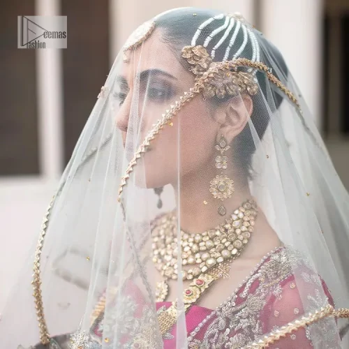 Be a dream vision in this floral shocking pink article. The shocking pink maxi is a breathtaking masterpiece that wins