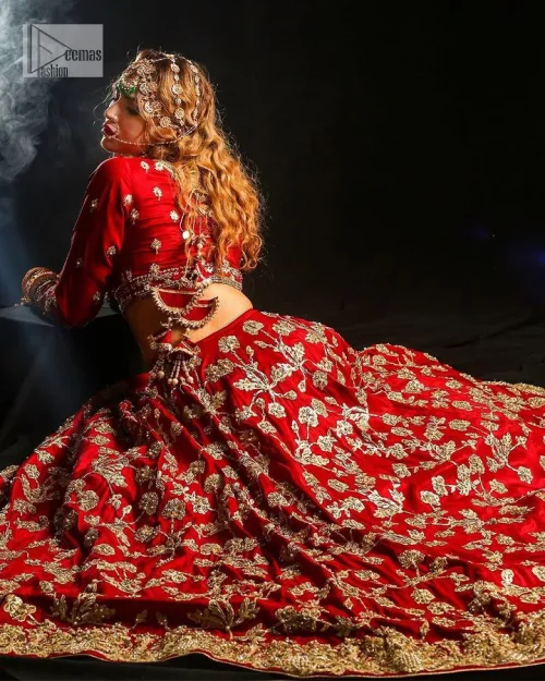 Reception called, and red answered. The stunning blouse is embellished with floral motifs. The base colour used for choli is