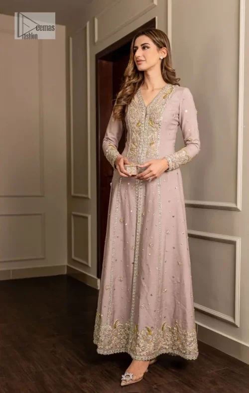 Feel the magic of the party in this splendid article! The ideal front open gown in tea rose colour is