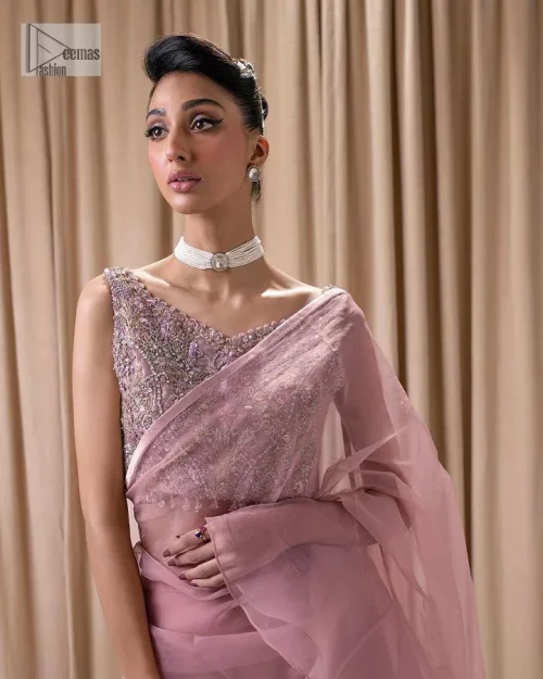 Turn heads in our stunning bridesmaid saree! The beautiful tea pink blouse is adorned with silver and golden embroidery which