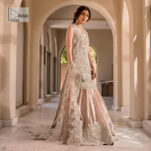 The beauty of idealism is captured with a touch of sparkle. This exclusive rose pink ensemble is beautifully translated on