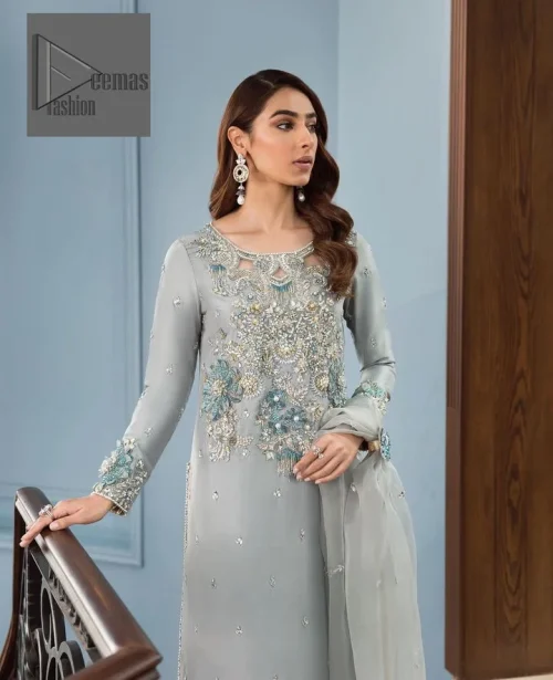 Timeless details that add an extra edge to your looks! Deemas Fashion presents this Party outfit, an embellished masterpiece that