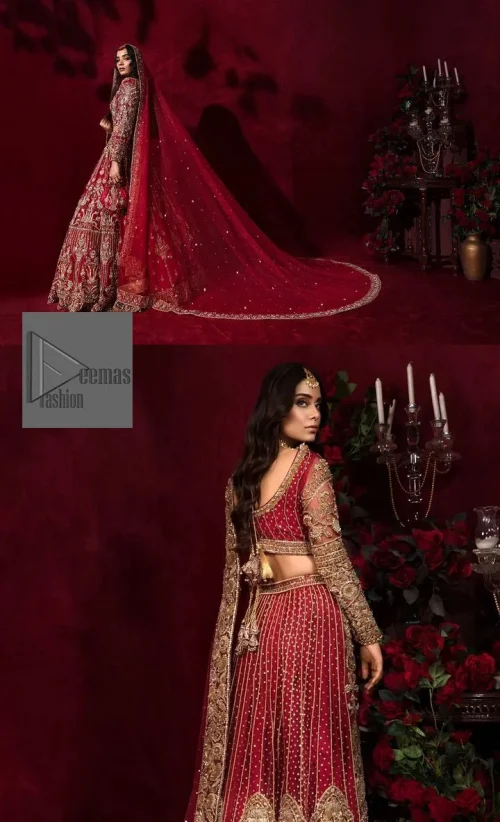 Its round neckline is just the epitome of grace. It is paired up with a lehenga in the same color