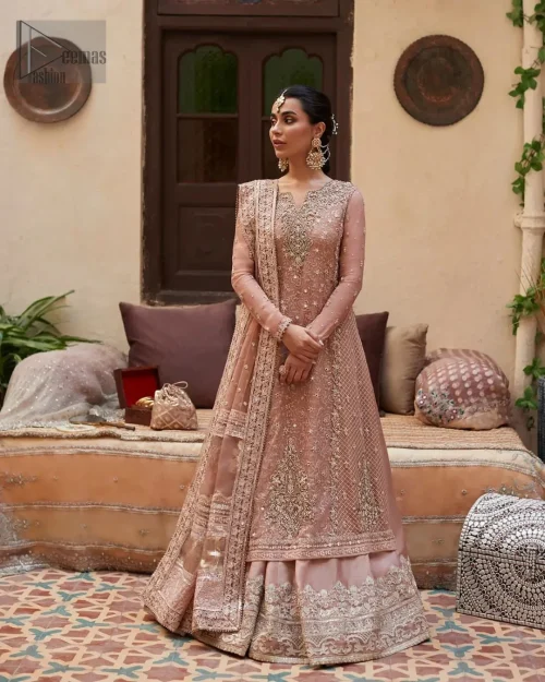 Its intricate detailing and delicate embroidery which involves tilla, dabka, kora and Kundan showcase the essence of timeless beauty