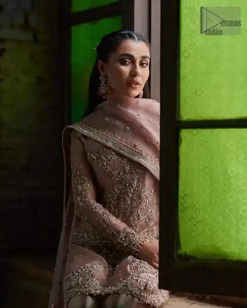 Crafted from the finest fabrics, it is organized with border embellished sharara that gives you grace as you exchange your