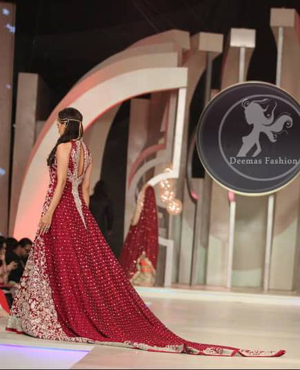 Silver embroidered border has implemented on front and back hemline