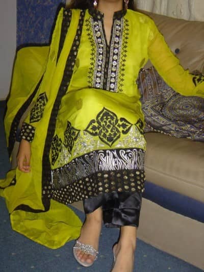 Pakistani Fashion Casual Dress 2011 - Green & Balck Designer Wear Pakistani Fashion Casual Dress 2011 - Green & Balck Designer Wear